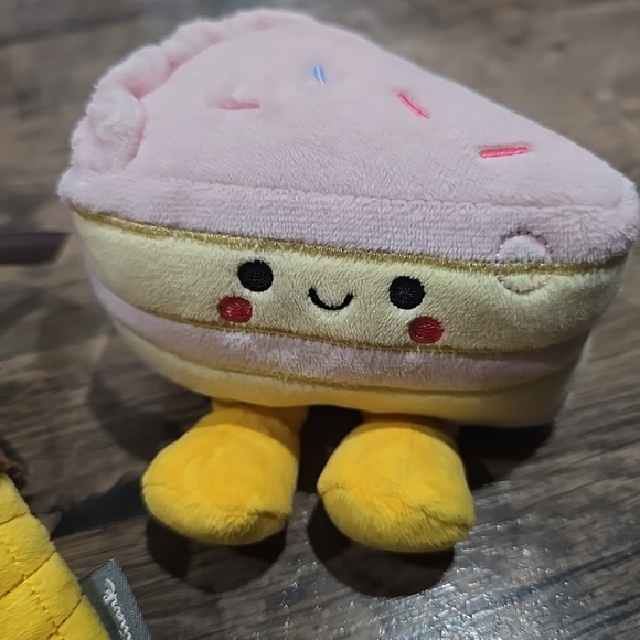 Hallmark exclusive Better Together icecream & cake plush - Picture 3 of 5